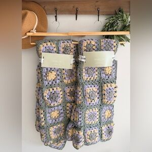 A21 new crochet blanket hand crochet 50 by 60 have 2 available granny square